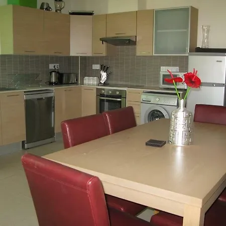 Gardens E204 公寓 *